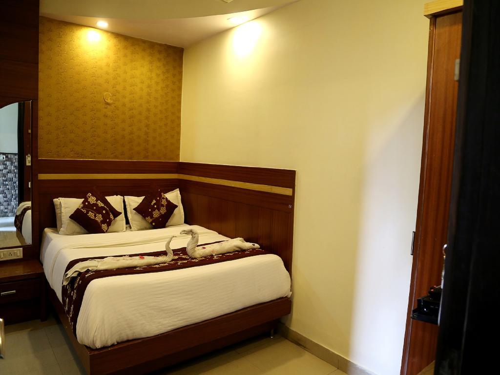 Hotel Shivam International - A Well Hygiene Property All Staff Vaccinated " New Delhi Extérieur photo